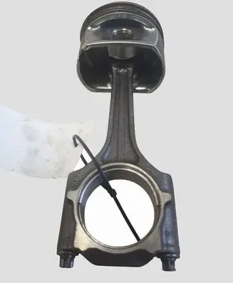 Volkswagen Caddy Piston with connecting rod