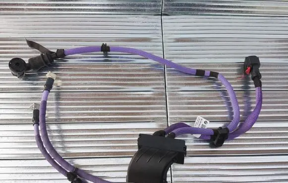 BMW 4 G22 G23 G24 G26 Positive cable (battery) 5A37D41 8791077 5A37D40