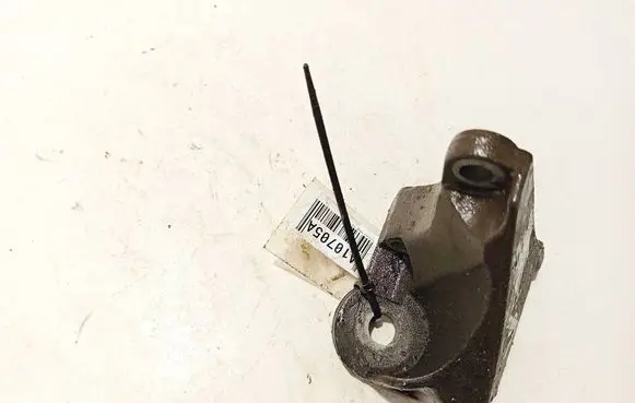Engine mounting bracket