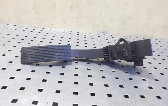 Mercedes-Benz B W246 W242 Accelerator throttle pedal A2463001404
