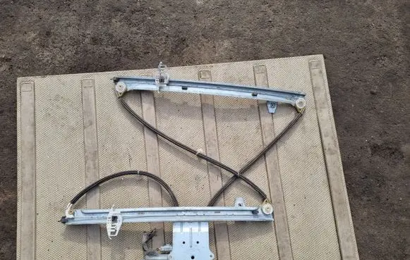 Citroen Xsara Picasso Front door window regulator motor 0130821900