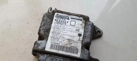 Renault Megane I Airbag control unit/module 7700437477b 550803600