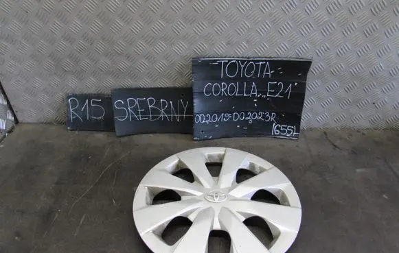 Toyota Corolla E210 E21 R15 wheel hub/cap/trim 4260202551