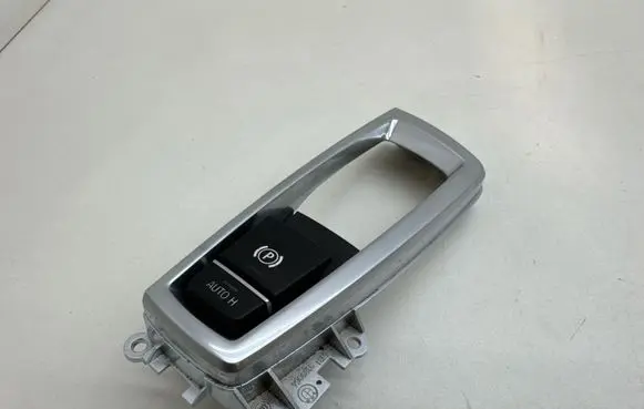 BMW 5 F10 F11 Hand parking brake switch 6822518