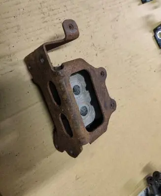 Engine mount bracket