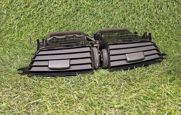 Dash center air vent grill