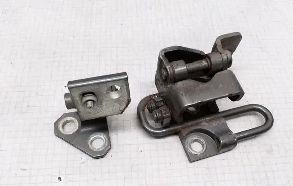 Volkswagen Golf V Rear door hinge set 