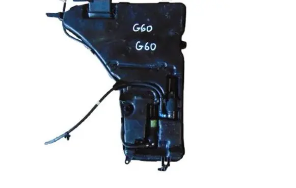 BMW 5 G60 Windshield washer fluid reservoir/tank 7011096