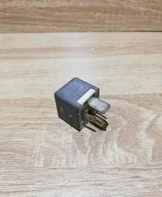 Toyota Avensis T250 Other relay 9008087039