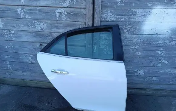 Chevrolet Malibu Rear door