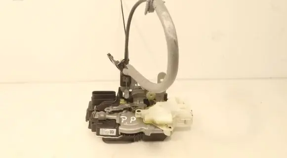 Volvo V40 Front door lock 31391823