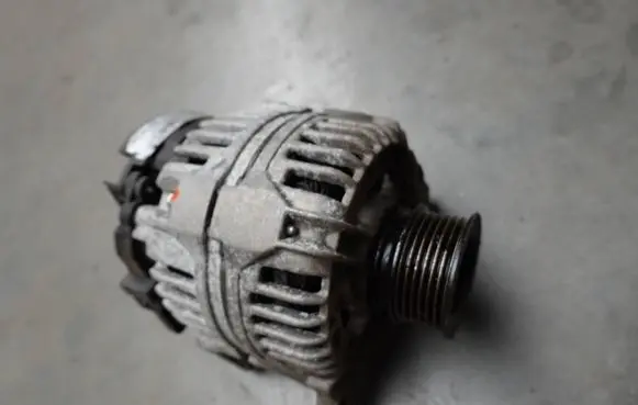 Volkswagen New Beetle Generator/alternator 90561971 0124415002