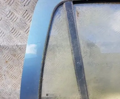 Opel Astra G Rear vent window glass 