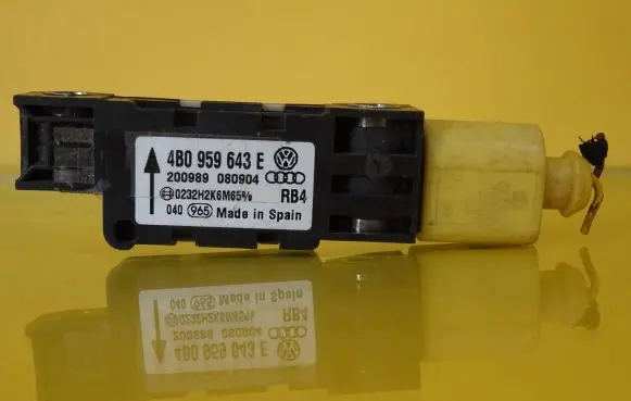 Audi A6 S6 C5 4B Airbag deployment crash/impact sensor 4B0959643E