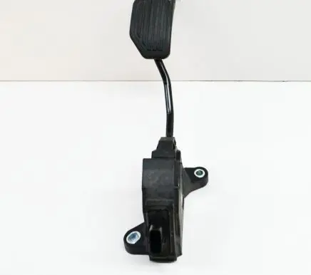 Toyota RAV 4 (XA40) Accelerator throttle pedal 781100W050