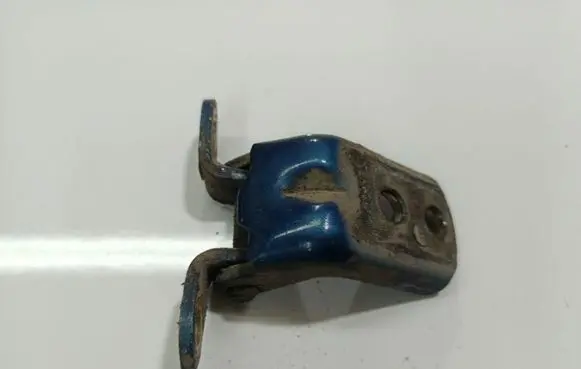 Nissan Almera Tino Rear door lower hinge