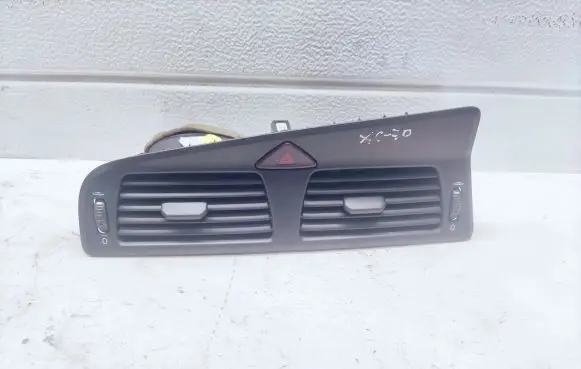 Volvo V70 Quarter panel pressure vent 3409377