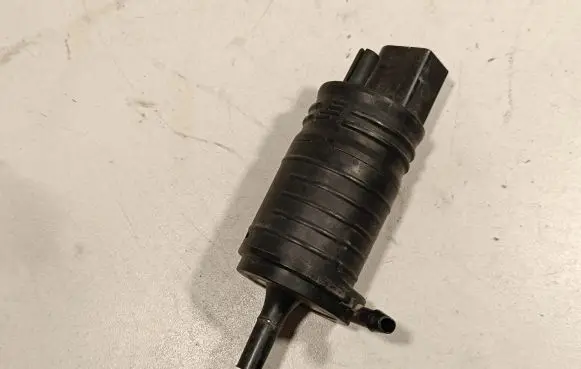 Lancia Thema Windscreen/windshield washer pump 68081805AA