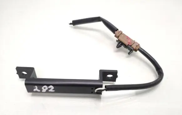 Suzuki Grand Vitara II Aerial antenna amplifier 8562