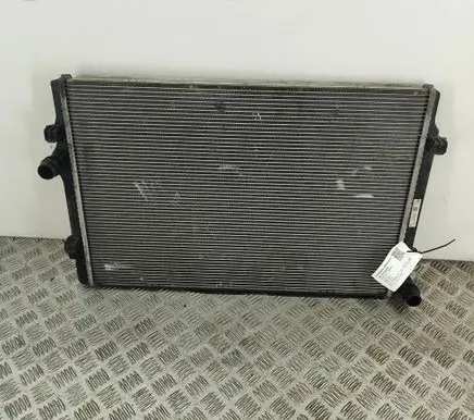 Volkswagen PASSAT B8 Coolant radiator 5Q0121251GN