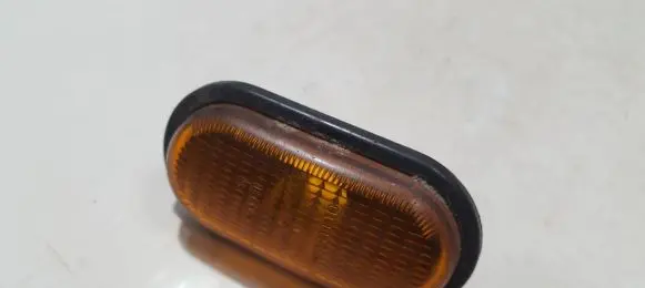 Front fender indicator light