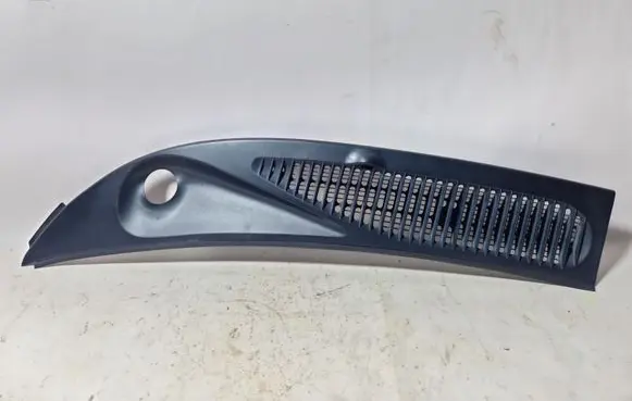 Ford Explorer Wiper trim XL247802228AAW