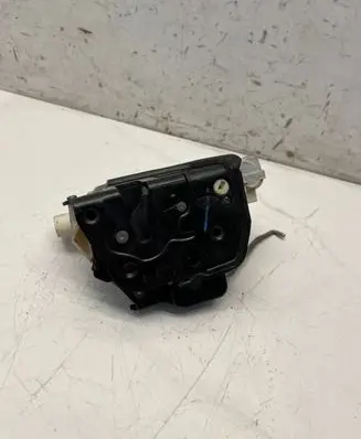 Audi A6 S6 C6 4F Front door lock 