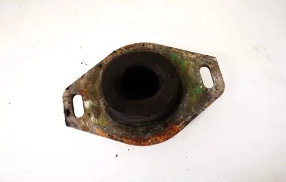 Peugeot 206 Engine mount bracket