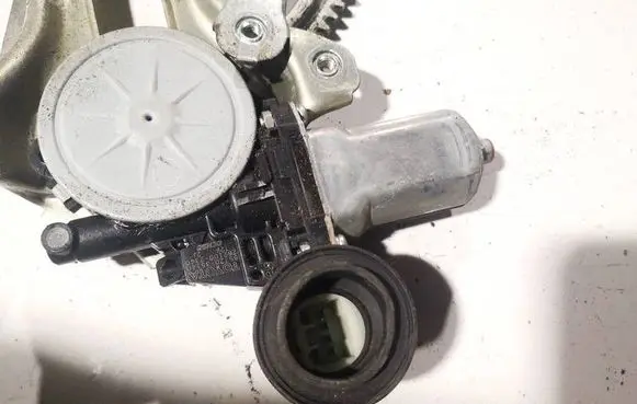 Toyota Yaris Front door window regulator motor