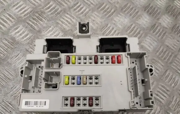 Jeep Cherokee Fuse module 68233380AC