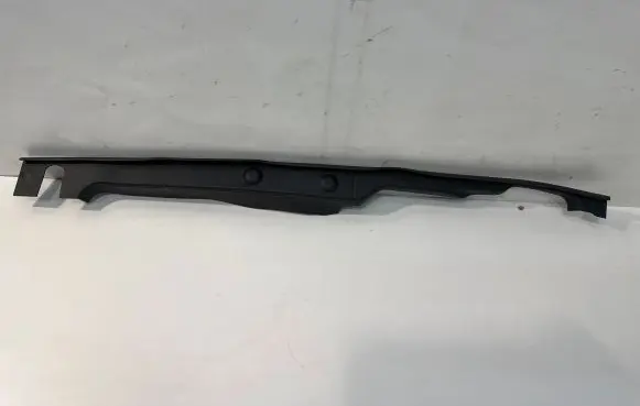 Audi A4 S4 B9 8W Fender end trim 8W0820582