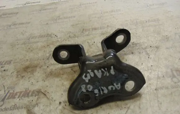 Toyota Auris 150 Front door lower hinge 