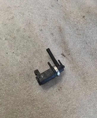 Audi A8 S8 D2 4D Turbo solenoid valve