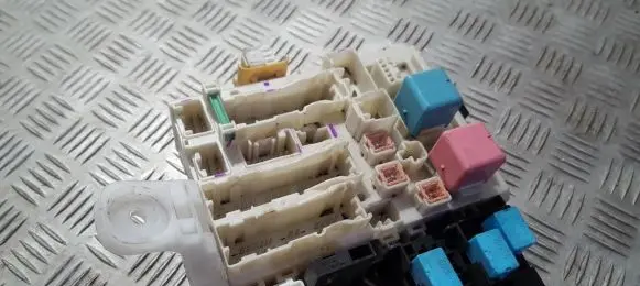 Toyota RAV 4 (XA30) Fuse box set 8273042010 82730-420109497