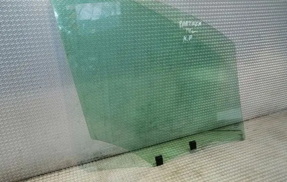 Peugeot Partner Front door window/glass (coupe) 