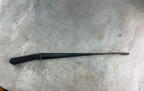 Opel Zafira A Front wiper blade arm 90582558