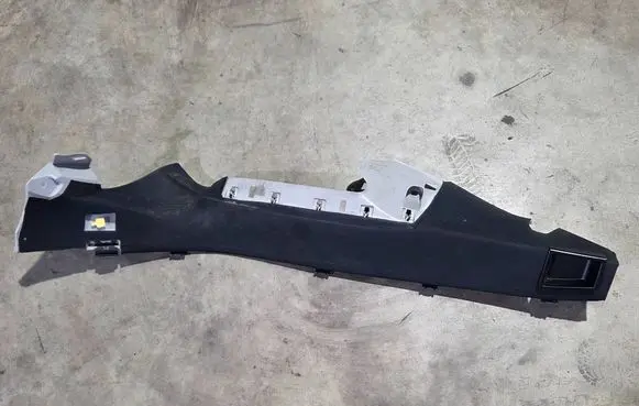 Mercedes-Benz E W212 (D) pillar trim (bottom) A2129230000 82753046 0821220001