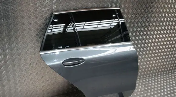 Mercedes-Benz C W205 Front door 