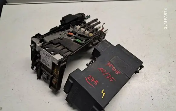 Peugeot 3008 I Fuse module 9666527580 28236841