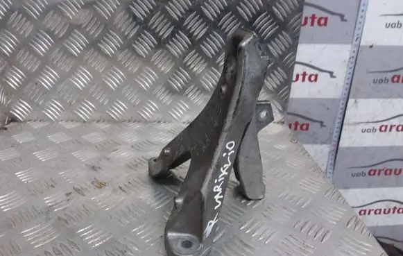 Audi A4 S4 B7 8E 8H Engine mounting bracket 8E0199308AF