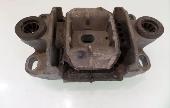 Ford Mondeo Mk III Engine mount bracket 95BB9B929AA
