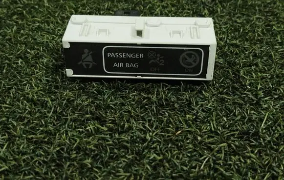 Passenger airbag on/off switch