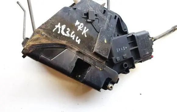 Mazda 3 I Front door lock 3n6aa21813k