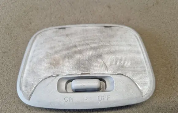 Mitsubishi Pajero Sport I Rear seat light MR190205