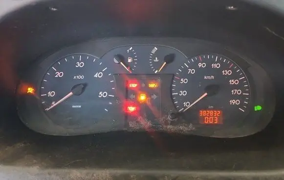 Speedometer (instrument cluster)