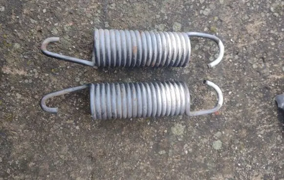 Mercedes-Benz 250 280 W108 Tailgate/trunk/boot tension spring 