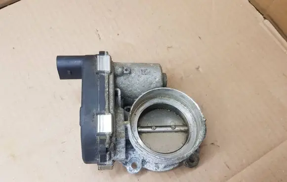 Volkswagen Golf VII Throttle valve 04E133062Q 127807739 V29073596