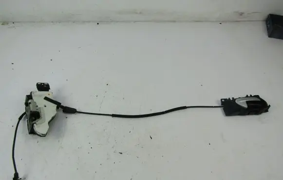 Peugeot 207 CC Front door lock 