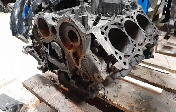 Audi A6 S6 C6 4F Engine block 059011AR 026101105