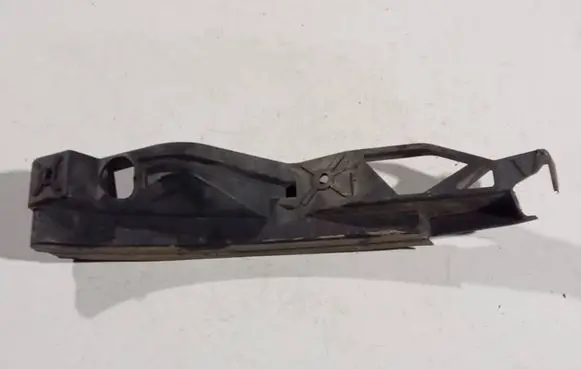 Front bumper mounting bracket